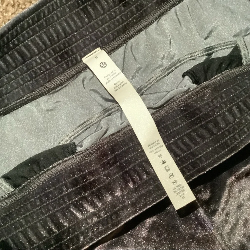 Lululemon athletica velour wide leg pants, gray w/multicolored design, size: 8 - Picture 6 of 12